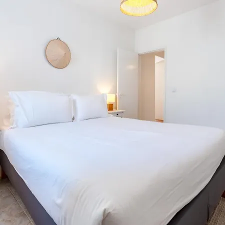 Vakantiehuis Sweet 2 Bdr House With Patio By Lovelystay *