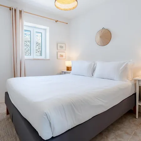 Sweet 2 Bdr House With Patio By Lovelystay *