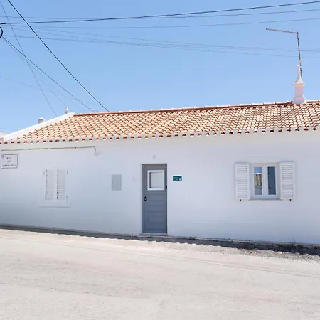 Sweet 2 Bdr House With Patio By Lovelystay
